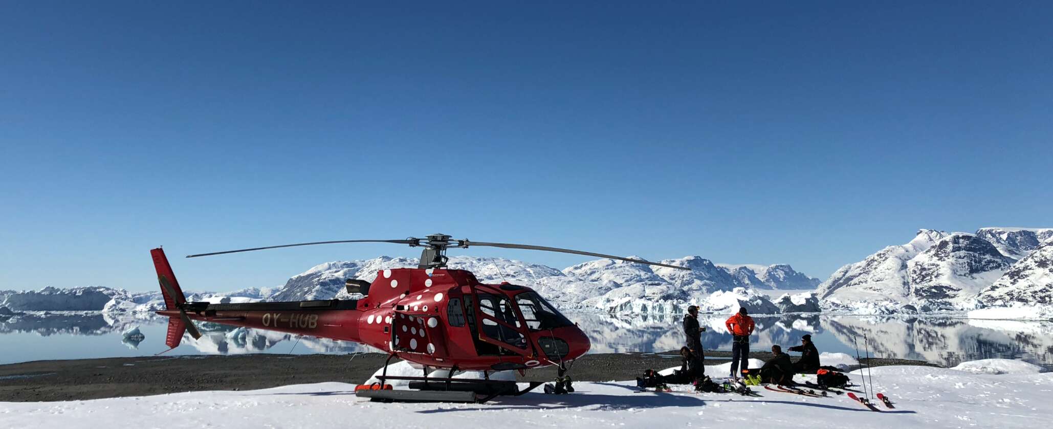 Heliskiing with friends in Greenland